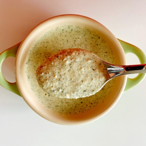 vegan dressing met hennepzaad en edelgistvlokken