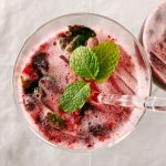 blauwe bessen mocktail met munt en tonic