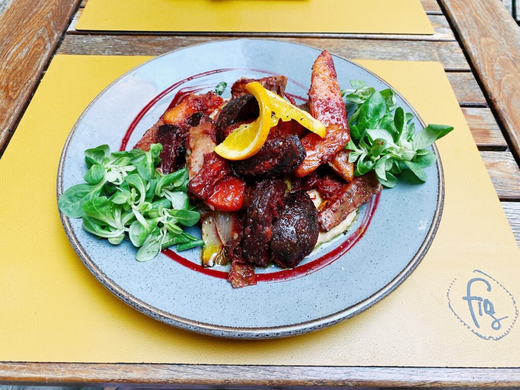 Fig Split gegrilde groenten hummus
