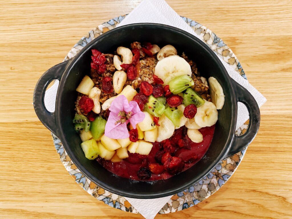 Vegan restaurant in Zadar Coffee and Cake açai smoothie bowl ontbijt