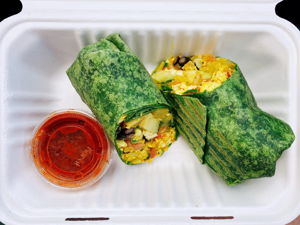 Vegan eten in Hawaii Liquid Life breakfast burrito