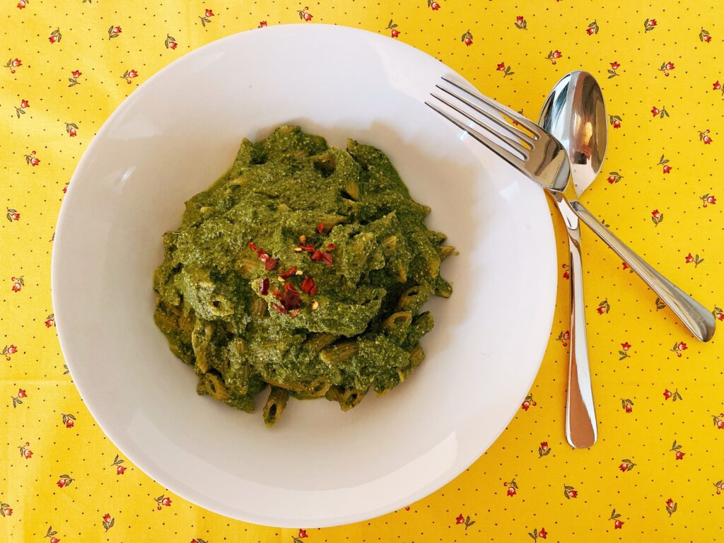 saus van cavalo nero en boerenkool voor bij pasta